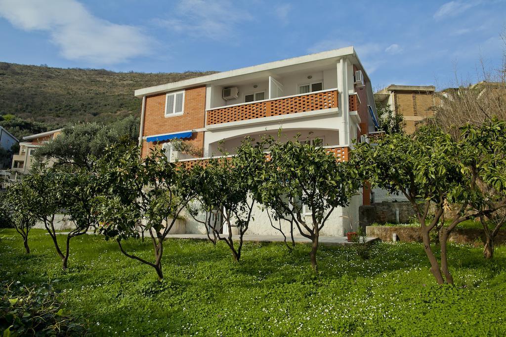 Apartments Mandarina Garden Petrovac Exterior foto