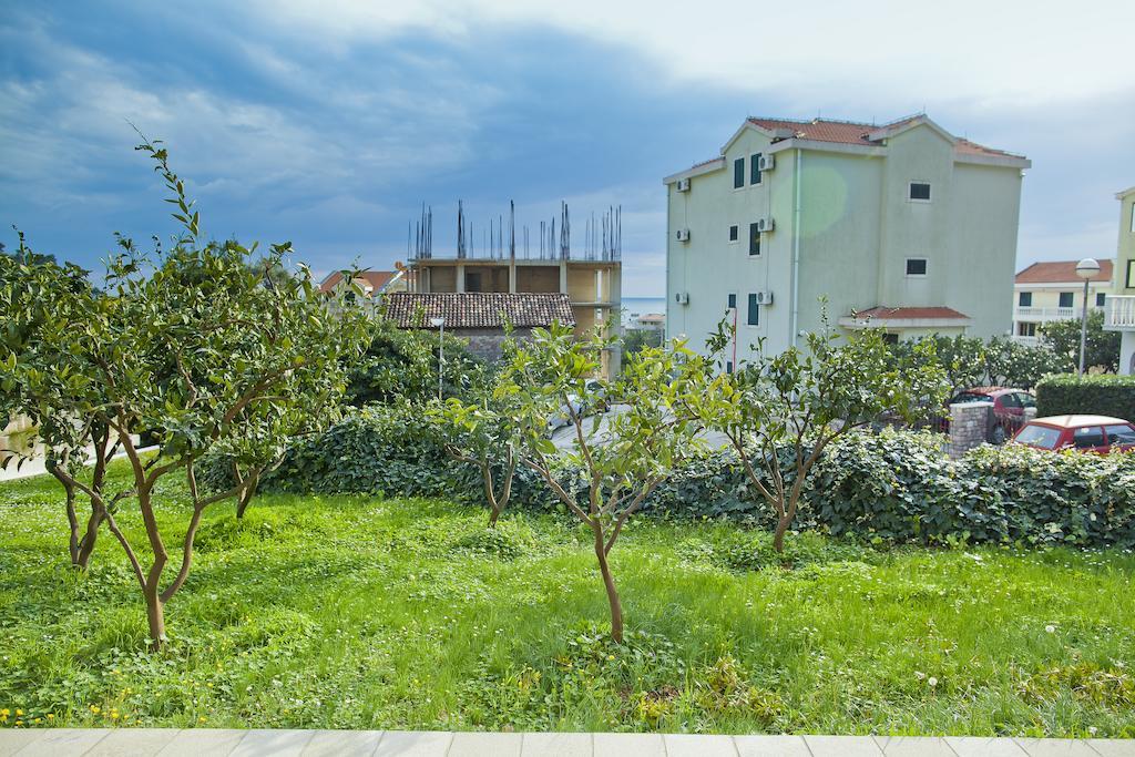 Apartments Mandarina Garden Petrovac Exterior foto