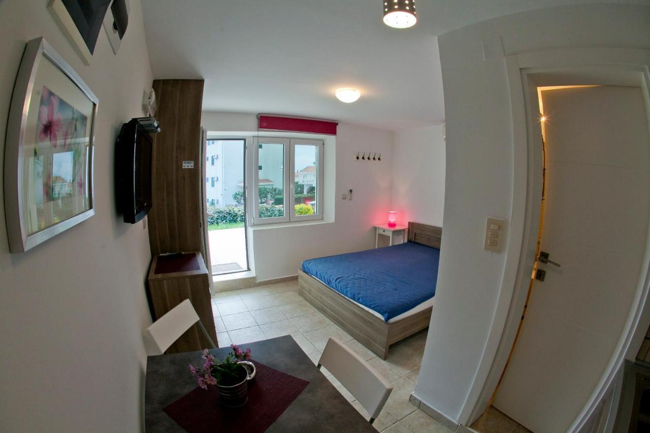 Apartments Mandarina Garden Petrovac Habitación foto
